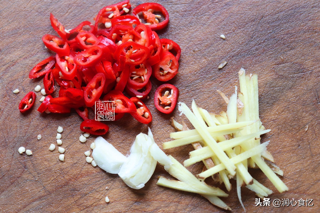 裹上面粉煎带鱼不粘锅不破皮,煎带鱼吃怎么样才能让带鱼不粘锅