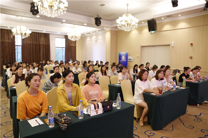恒之成商贸2019第二届美容精英训练营开课了