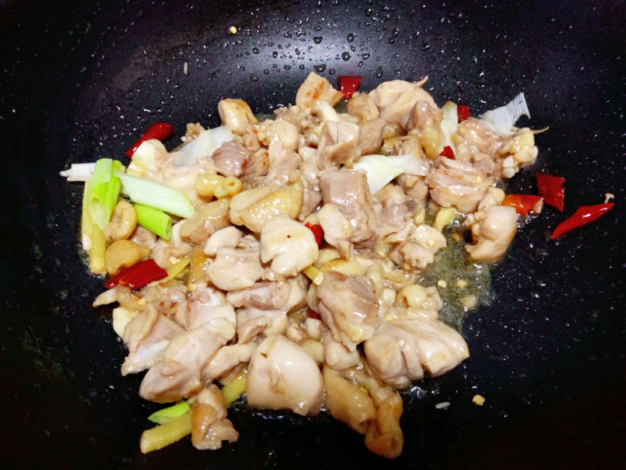 鸡肉焯水后怎样炖鲜嫩软烂又好吃,炖鸡肉的正确方法和禁忌