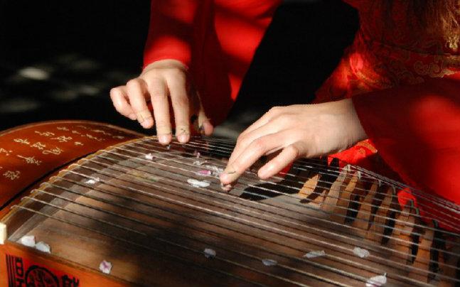 零基础学习古筝一年达到什么水平,怎样引导孩子学习古筝
