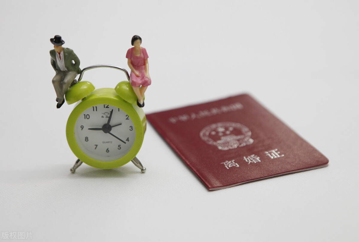 男女到民政局办离婚,男女去办离婚证