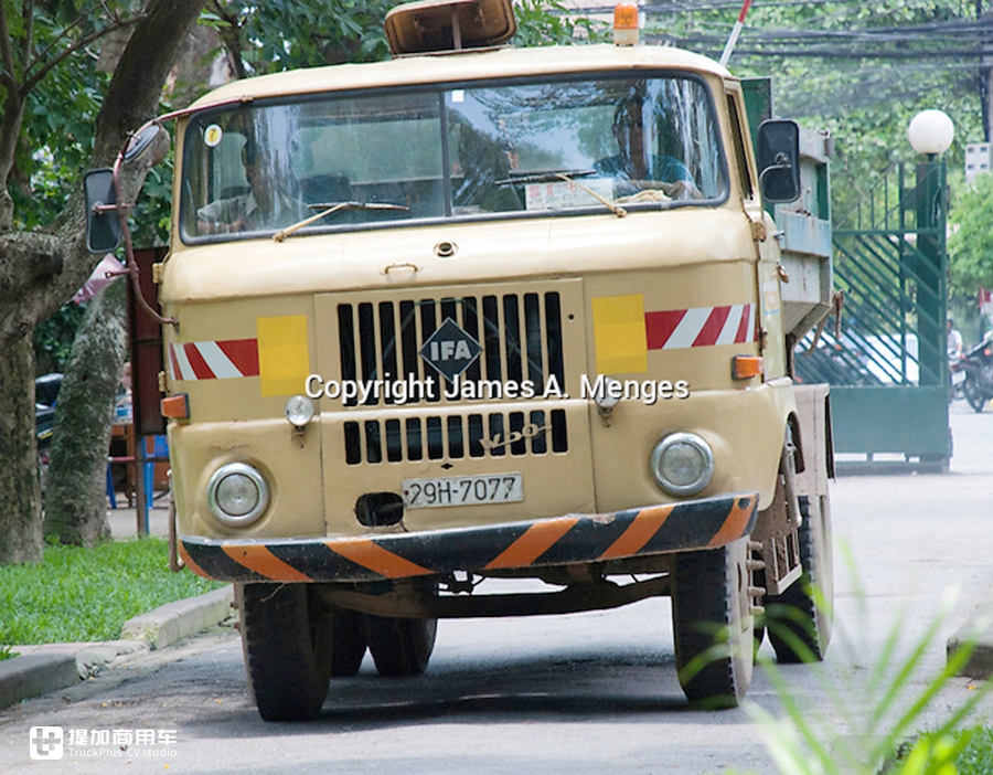 70年代80年中国进口了哪些卡车 (30年前的进口老卡车)