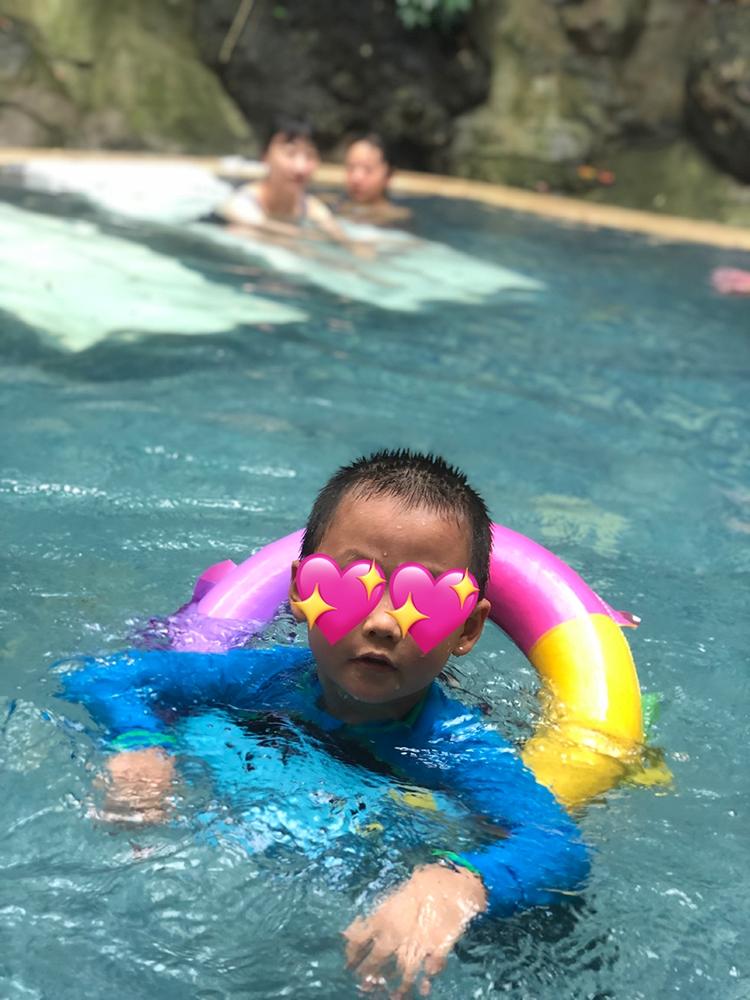 天气很热幼儿要玩水该怎么办,零下1度的气温孩子戏水