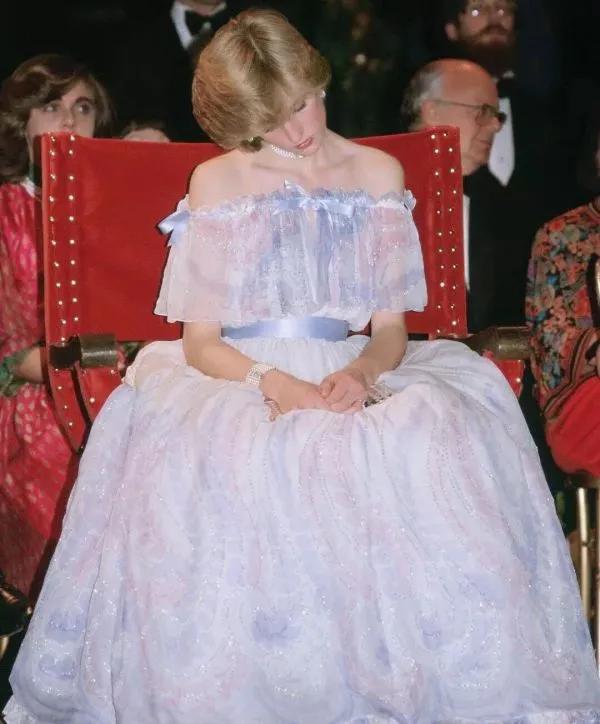 查尔斯王子和卡米拉王冠,英国查尔斯王子感染新冠确诊日期