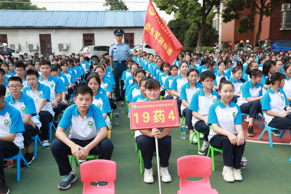学医救死扶伤当兵保家卫国,学医习武救死扶伤十六字口号