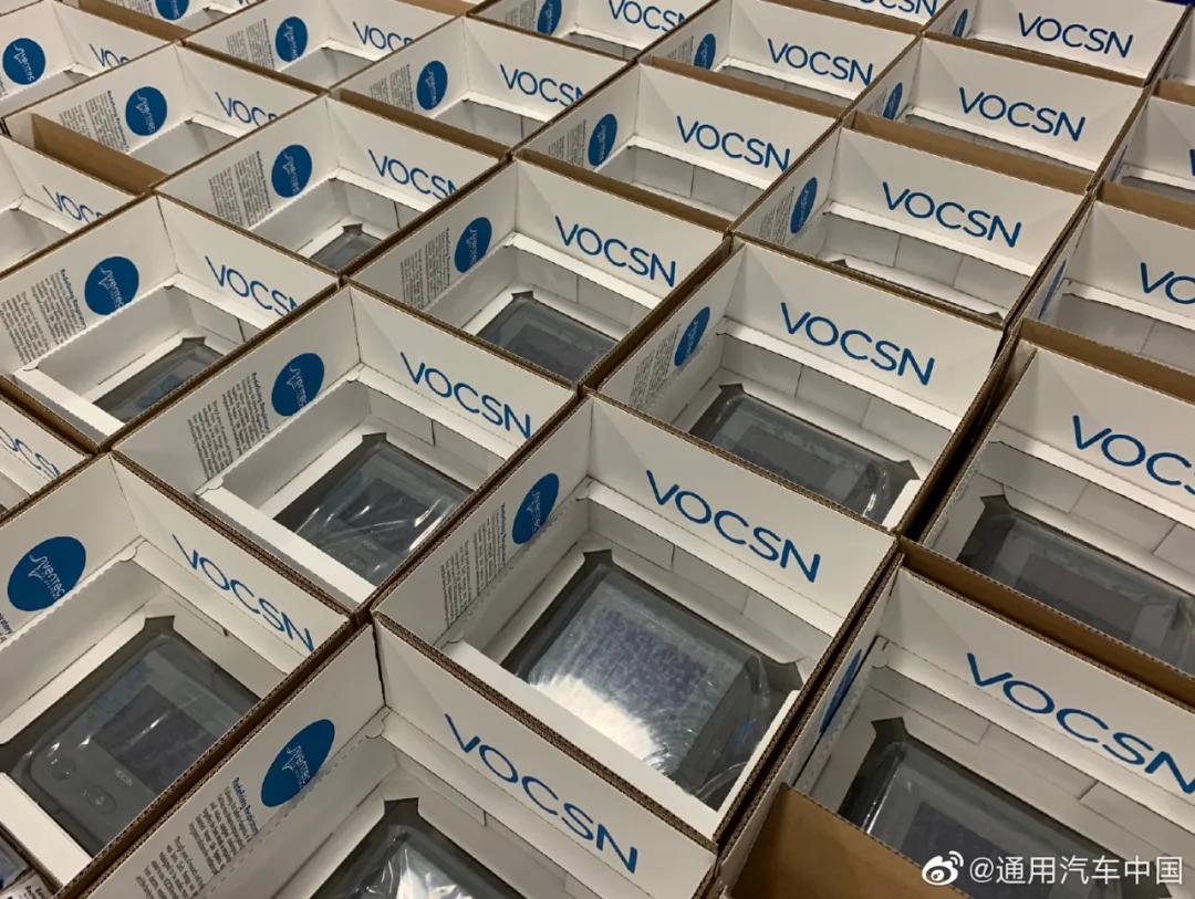 齐了！*博兰**基尼口罩、苹果面具、迪奥洗手液、戴森呼吸机……大牌跨界这样干