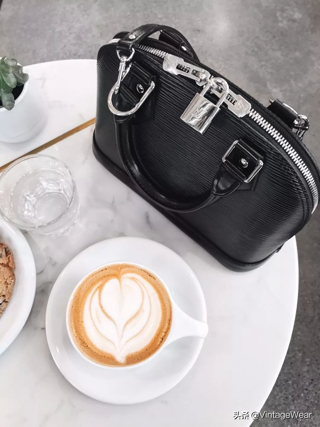 很难买到的lv到哪里买,现在的lv能买吗