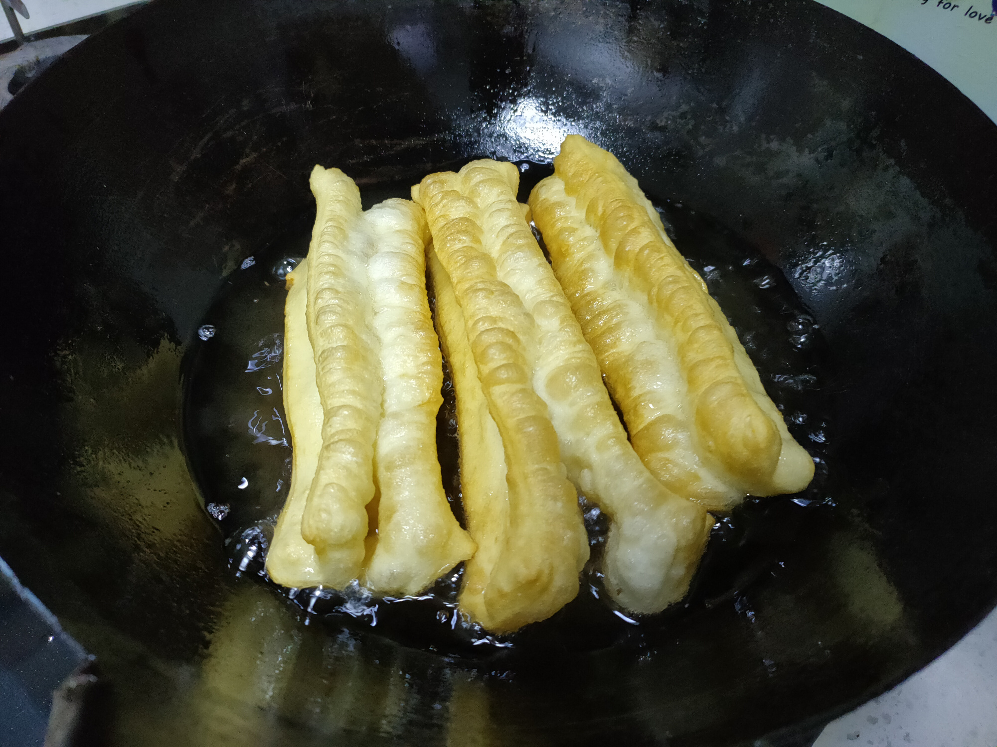 酵母油条膨松剂炸油条,炸油条的小窍门不用酵母粉