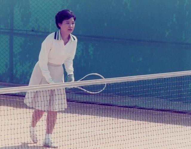 朴槿惠到底经历了什么,朴槿惠年轻时候经历了什么