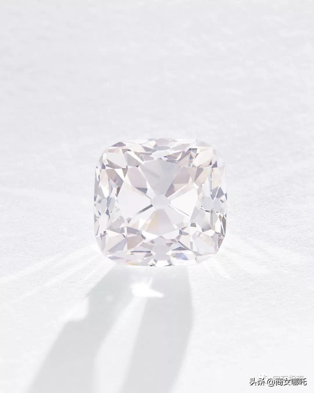 天然翡翠项链拍出2.14港元,香港翡翠4888克拉项链拍卖