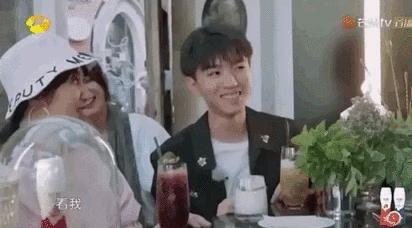 看完笑岔气，今年夏天国产最佳