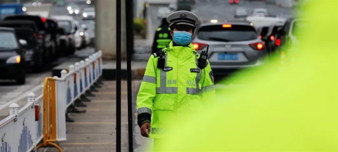 珠海俩夫妻宅家25天没敢出门，昨天突然赶往医院竟惊动警察！丈夫当场被吓坏！