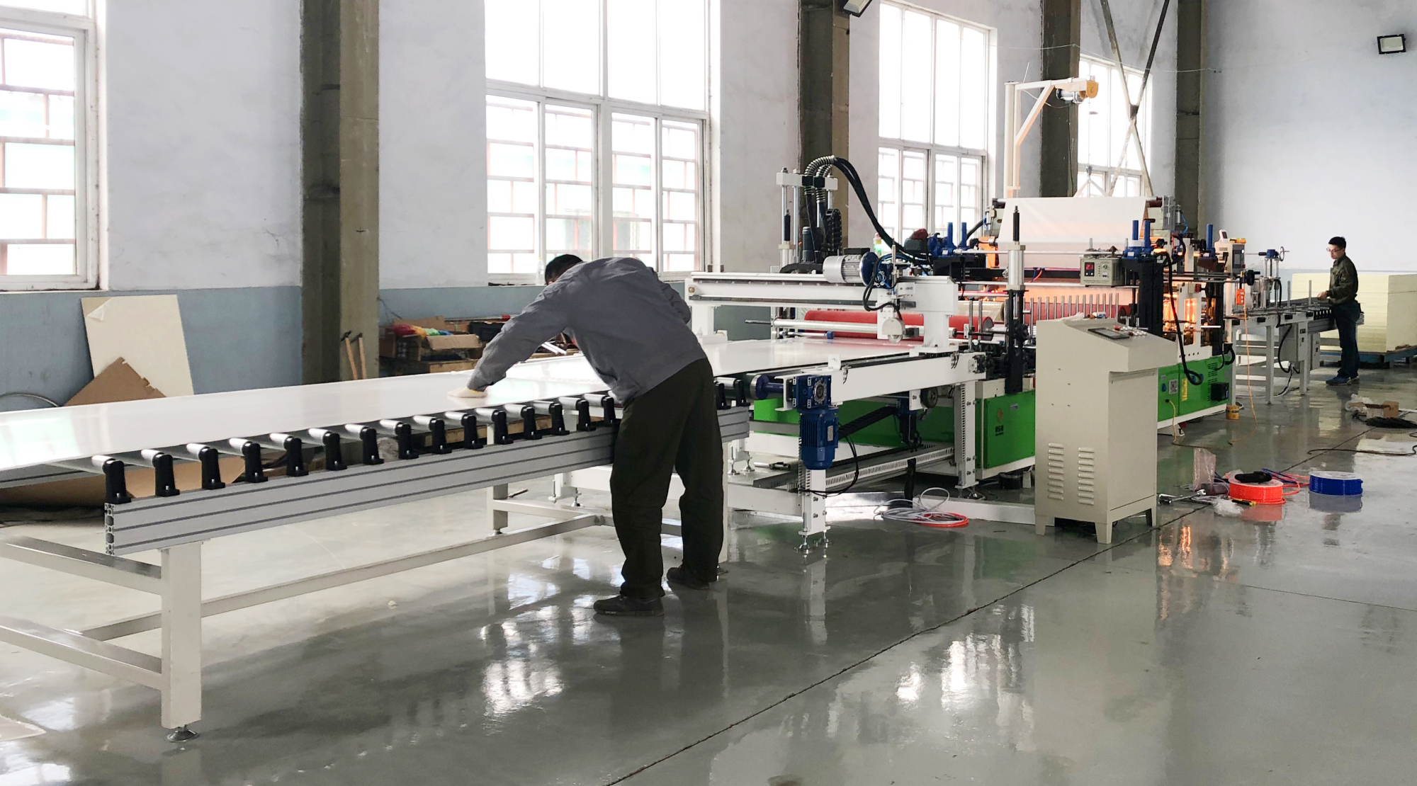 抖音上15块钱一个平方的护墙板,抖音上10块一平方的墙板是真的吗