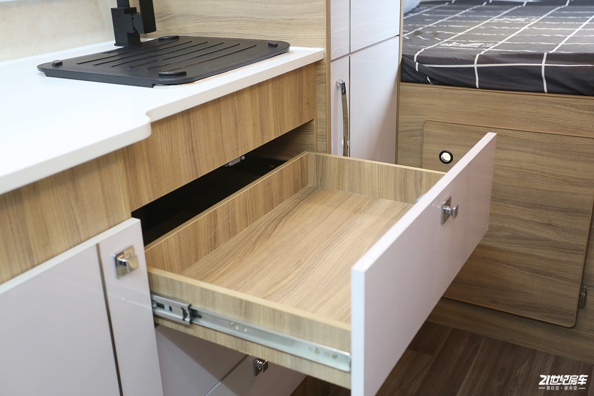 上汽跃进h300轻卡房车详解,上汽跃进h300和h500的区别