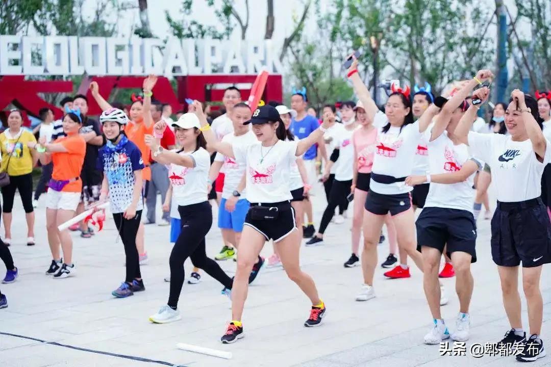 菁蓉湖荧光夜跑,郫县菁蓉湖公园夜跑