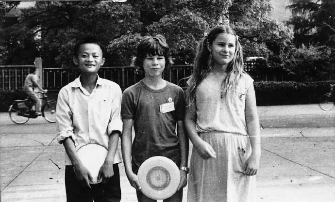 35年前资助马云的父子,马云第一个恩人是谁