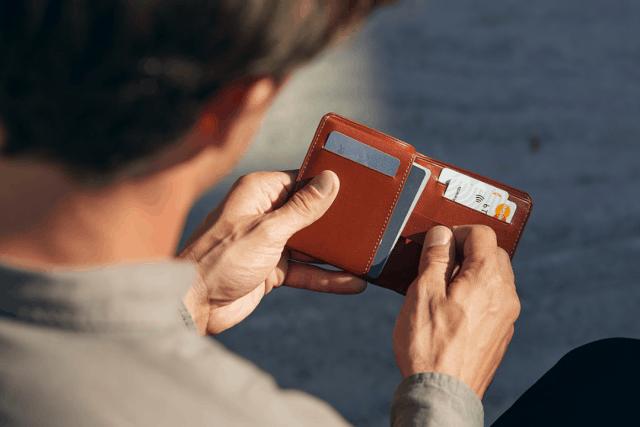 钱包中的冈本001，为移动支付设计的轻奢钱包，用它掏钱浪到飞起