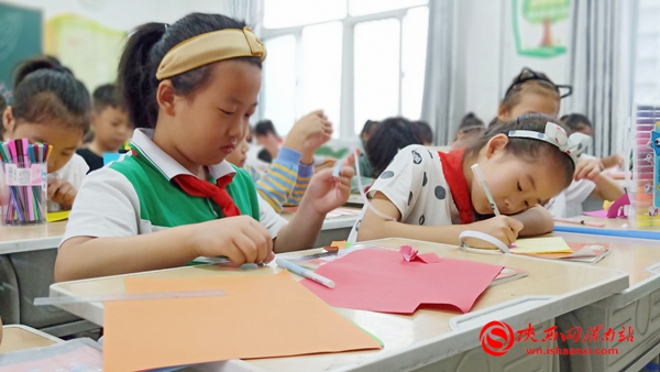 感恩教师节浓浓师生情视频,新昌三小开展教师节感恩教育活动