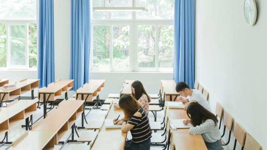 高中生被嘲笑内心不舒服怎么办,高中生被孤立心理辅导案例