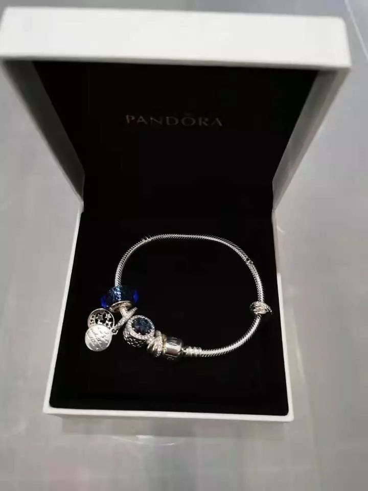 江诗丹顿手表外包装盒子很值钱吗,江诗丹顿手表全套包装