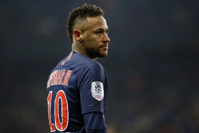 内马尔本赛季表现亮眼,内马尔10大精彩表现