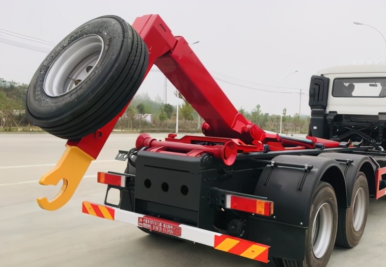 东风天龙勾臂式垃圾车,东风天龙垃圾车操作