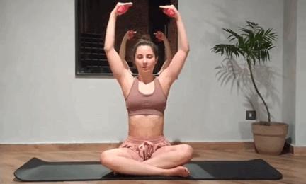 挺胸去副乳的瑜伽动作,9个瑜伽体式开肩美背效果超级好