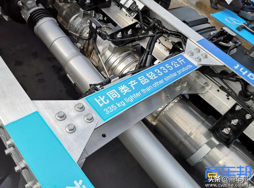 豪曼轻卡4米2自重多少,自重最轻的4.2米轻卡大概多重