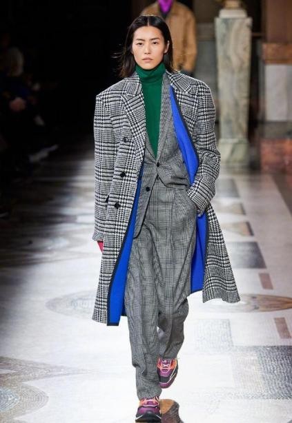 明星违约面临巨额赔款？刘雯、蔡徐坤近亿，陈奕迅、陈冠希6000万