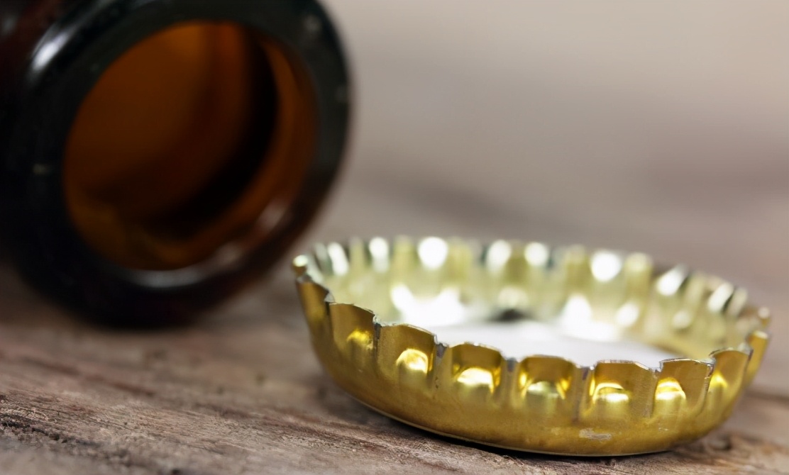 分享通用开瓶盖的小窍门,教大家如何正确的打开瓶盖