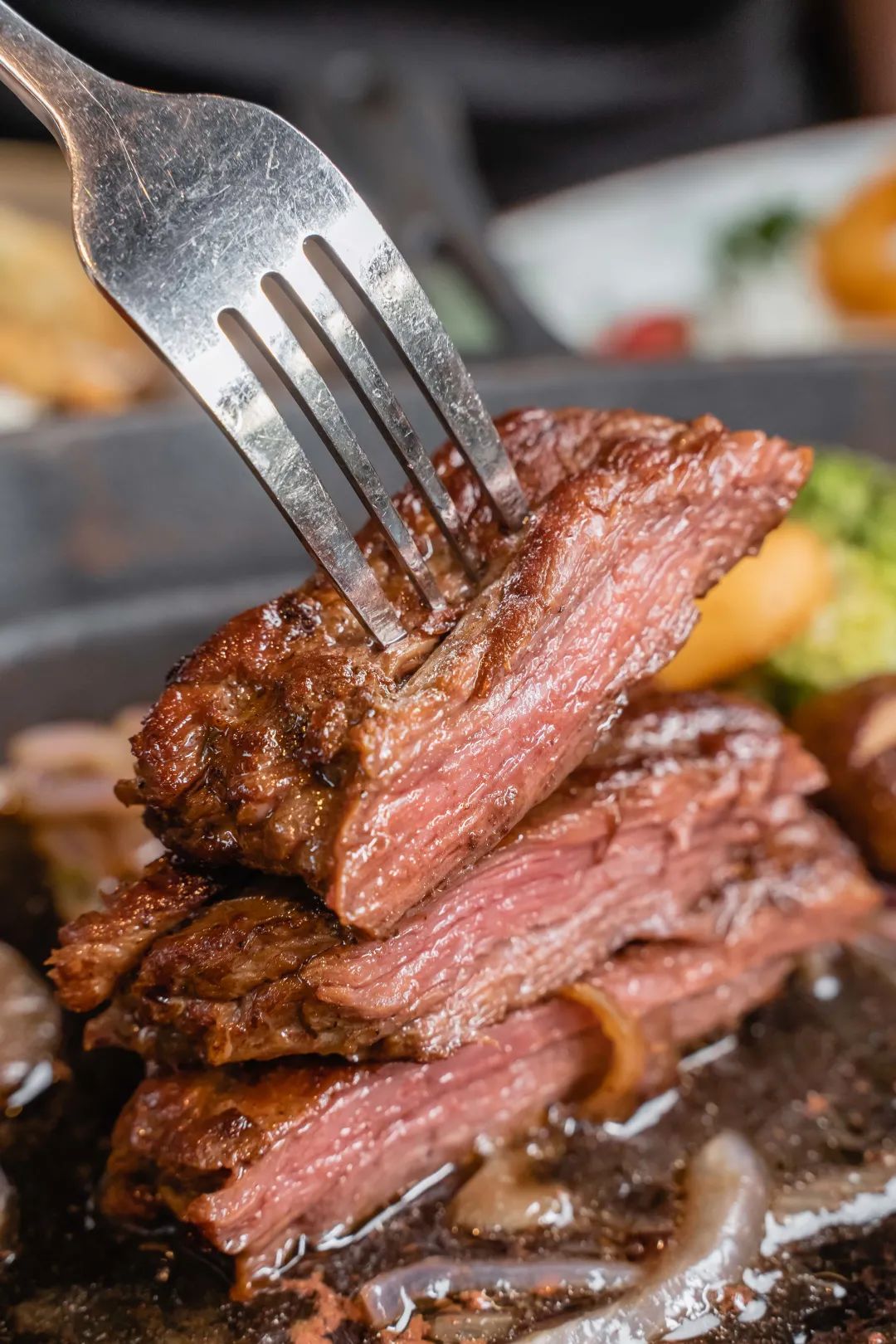 吃「M5和牛」!喷火一米高才能吃!北京路、岗顶...