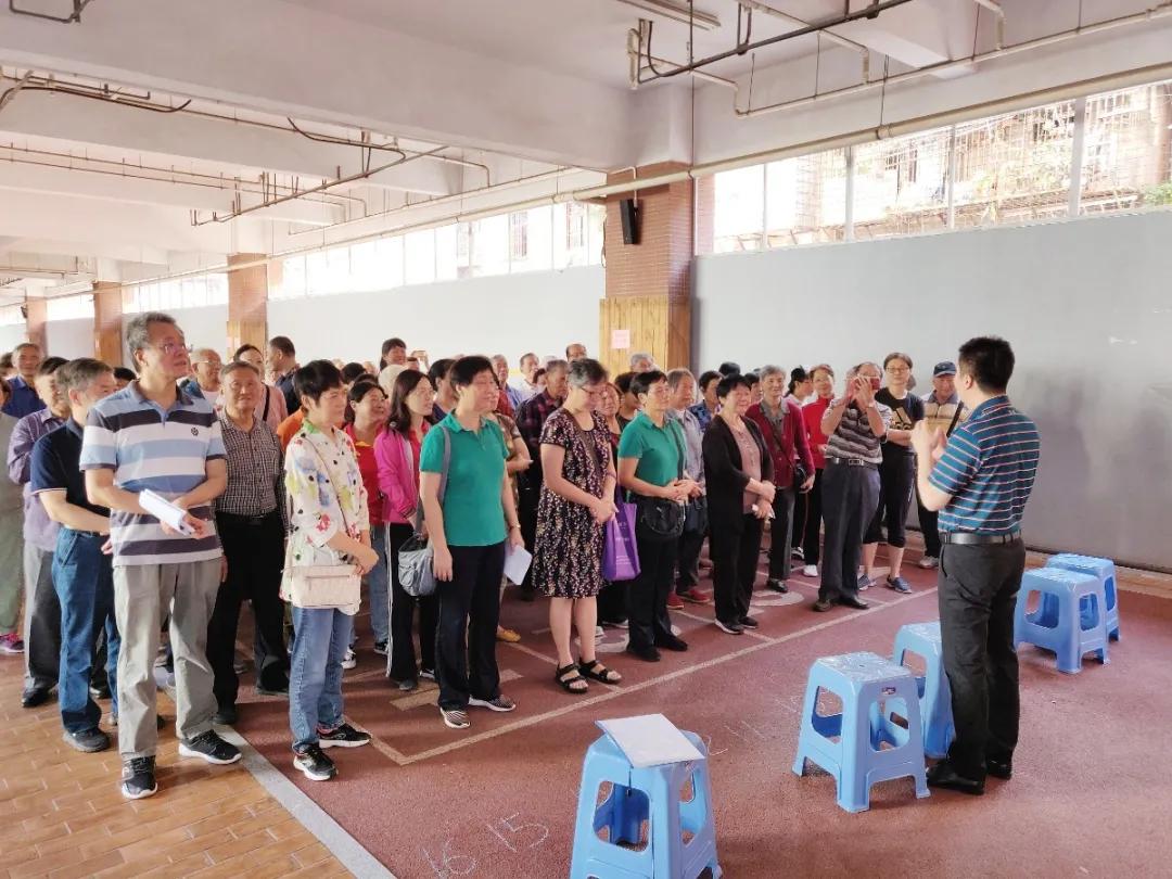 厦门六中老体协、退教协分会举行第六届退休教师趣味运动会暨气排球表演赛