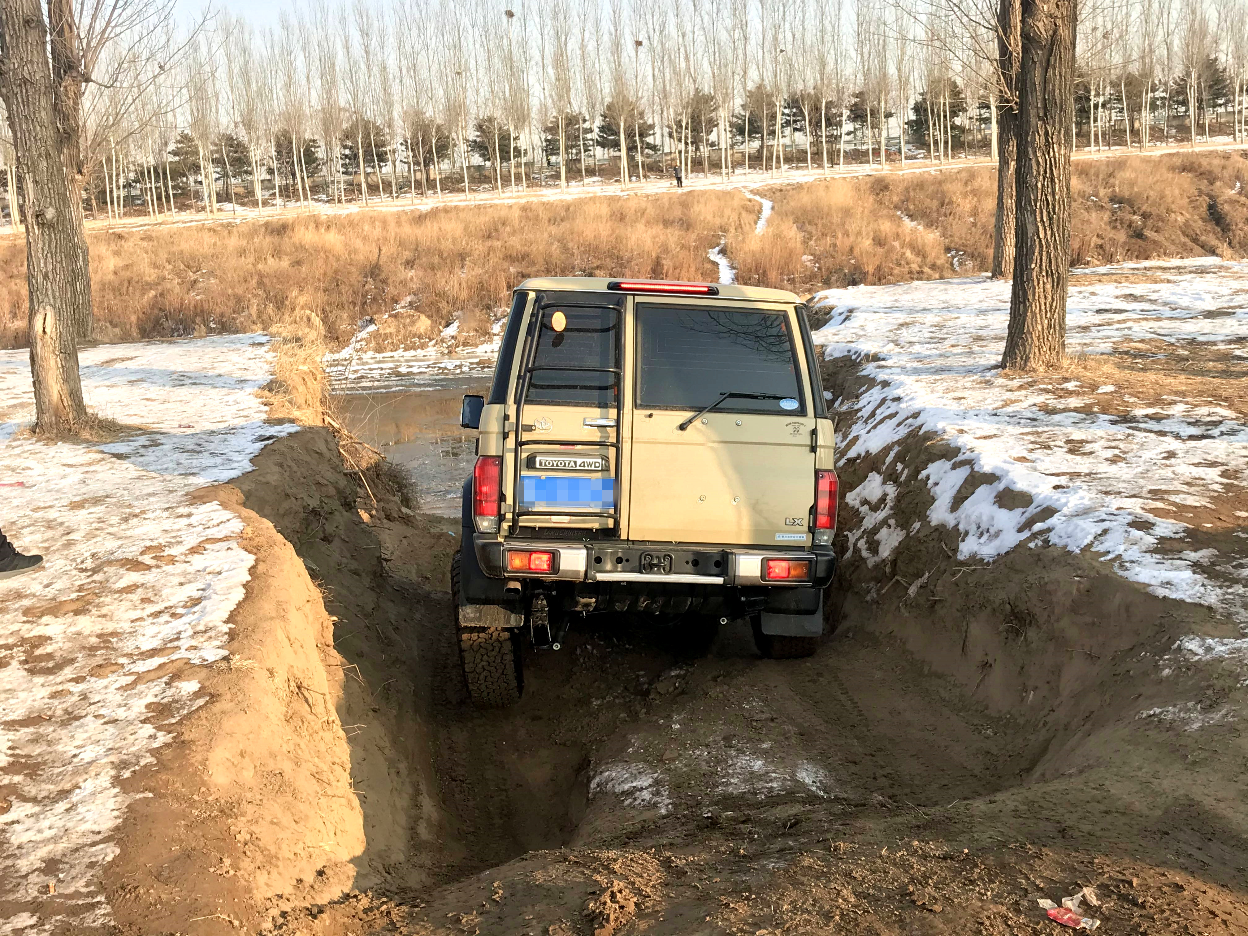 全新陆巡5.7试驾,陆巡v6版测评