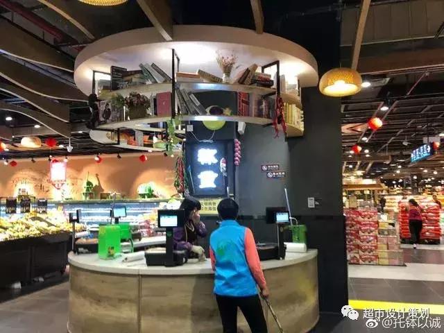 一组超市陈列图,超市肉品区陈列与摆放