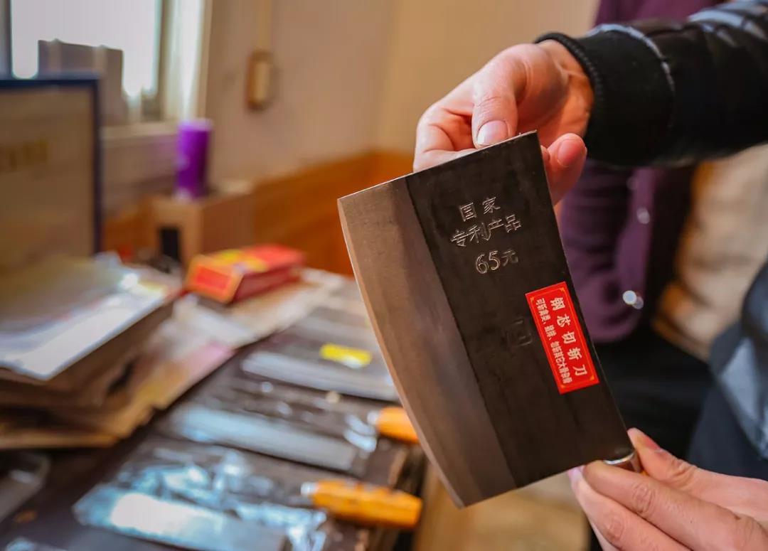 闪石乡锻刀匠：42年只为做好一把菜刀！