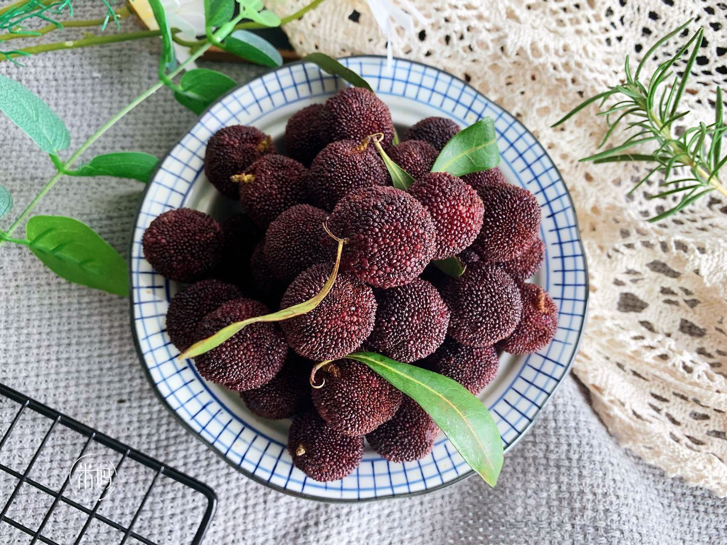 清水洗杨梅能吃吗,盐水洗杨梅的正确做法