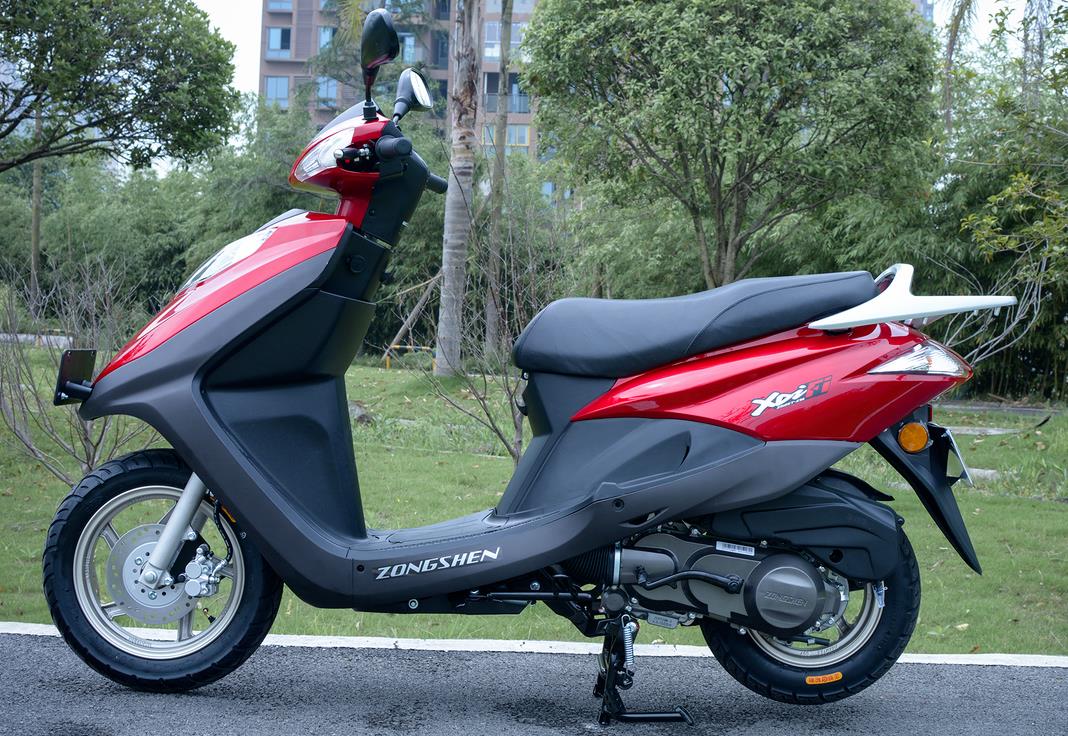 宗申踏板摩托LED大灯,宗申动力续航1000公里燃油代步车