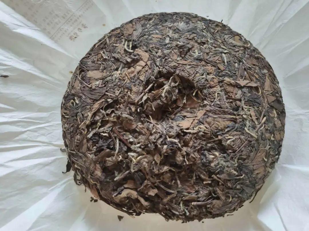 白茶饼有白色絮状,白茶饼里有絮状物