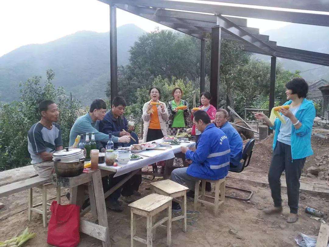 这才叫生活！山中3年他建了一个漂亮小院，活的比年轻人还酷！