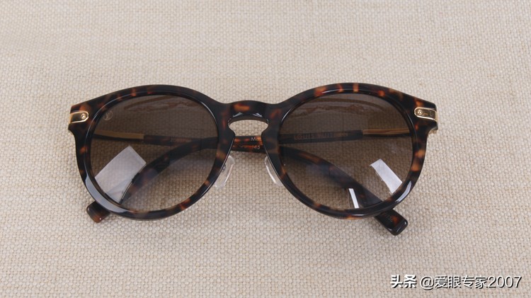 太阳镜鼻托掉了,板材眼镜鼻托掉了怎么配