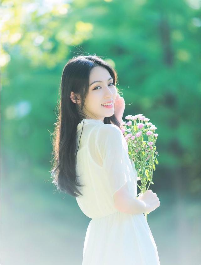 拿相机拍照怎么拍好看,拿照片拍照怎么拍