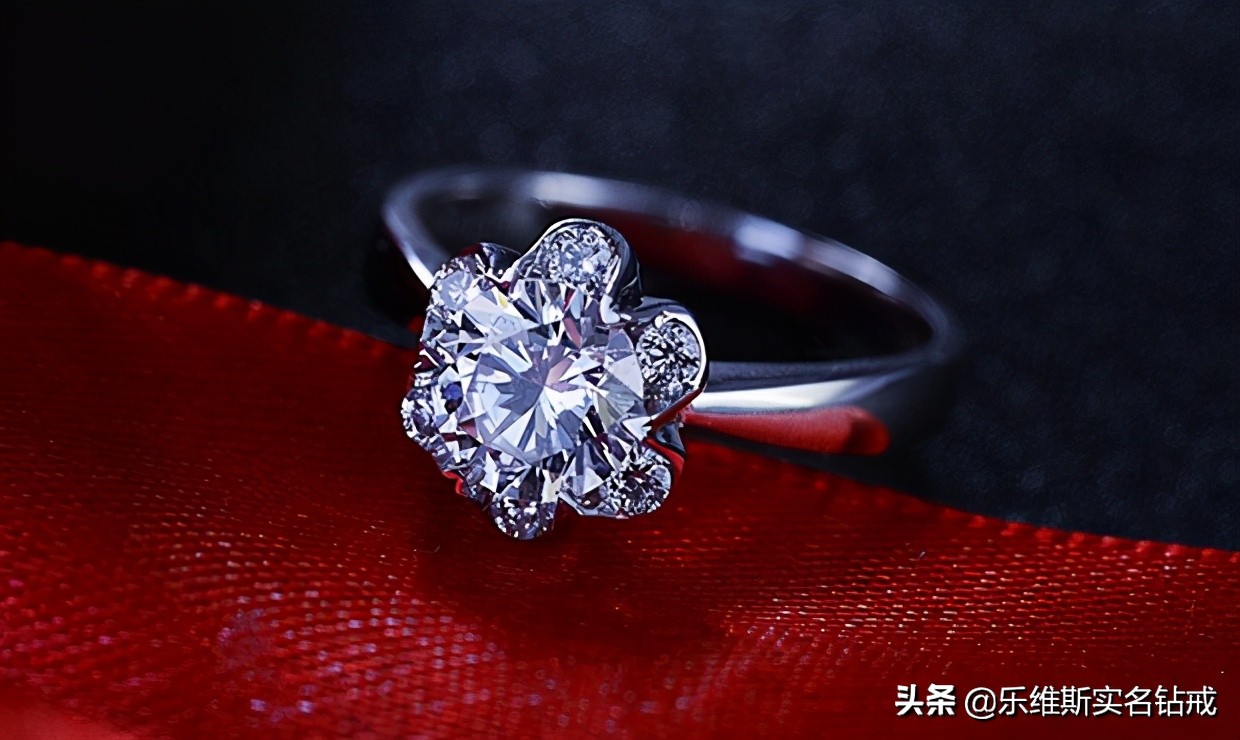 钻戒真假鉴别方法,怎么判断真假钻戒最简单的方法