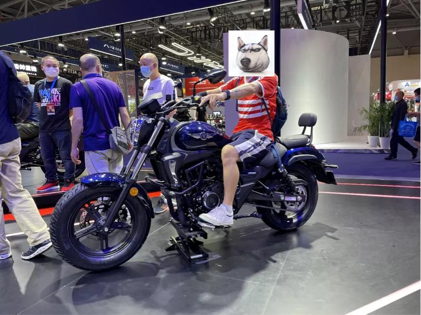 tr300豪爵好还是cb400f好,豪爵tr300都市版旅行版怎么选择