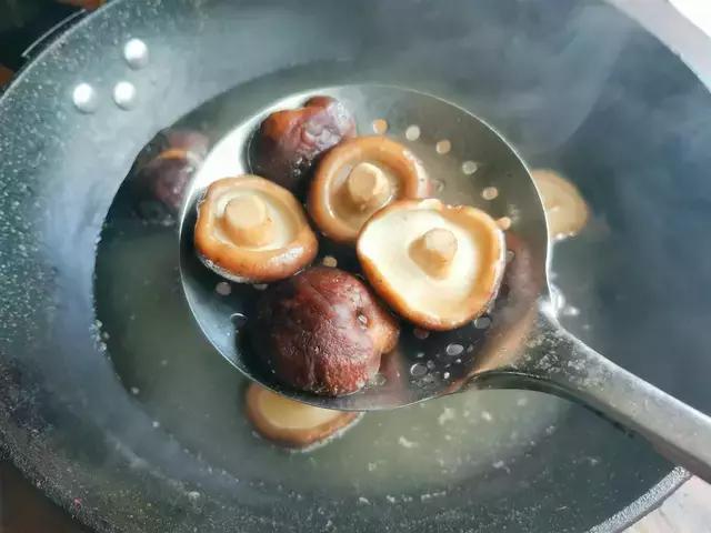 香菇和土豆能做出什么饭没有肉,土豆和香菇做法家常菜