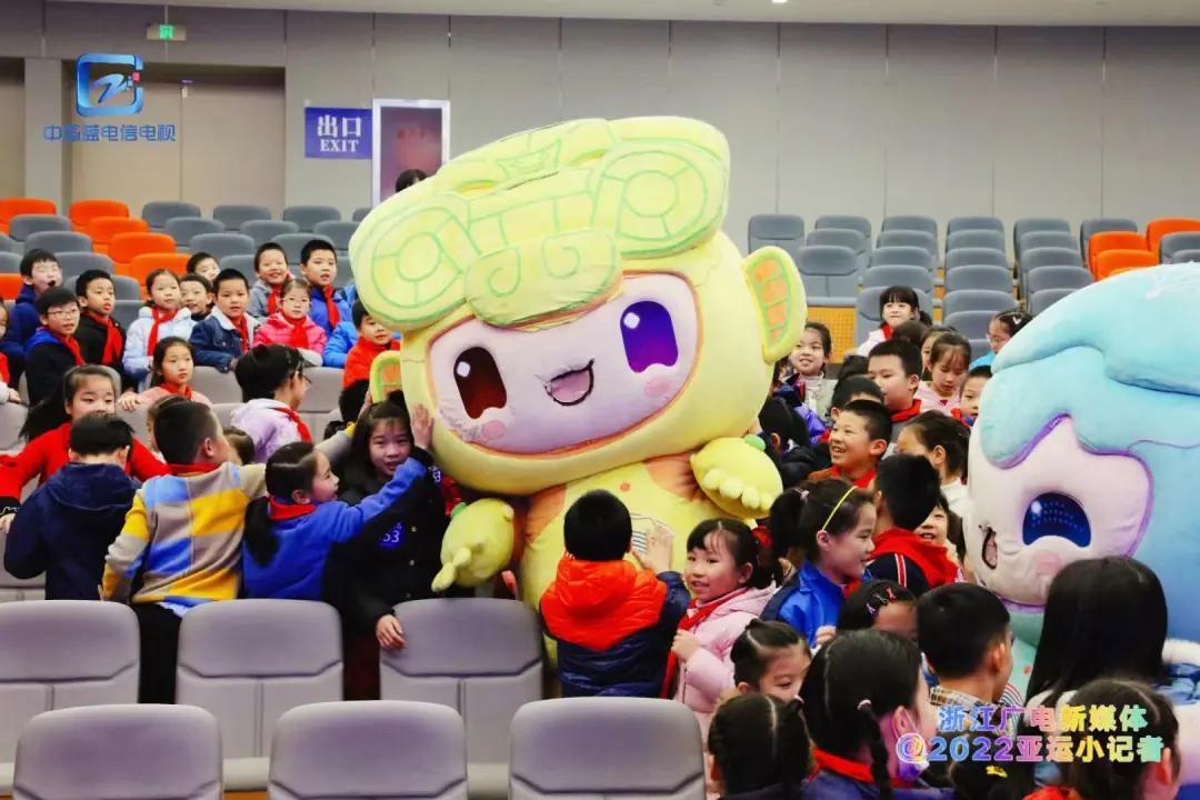 中国蓝电信电视创新青少年品牌运营“小跑男”“小记者”引发热议