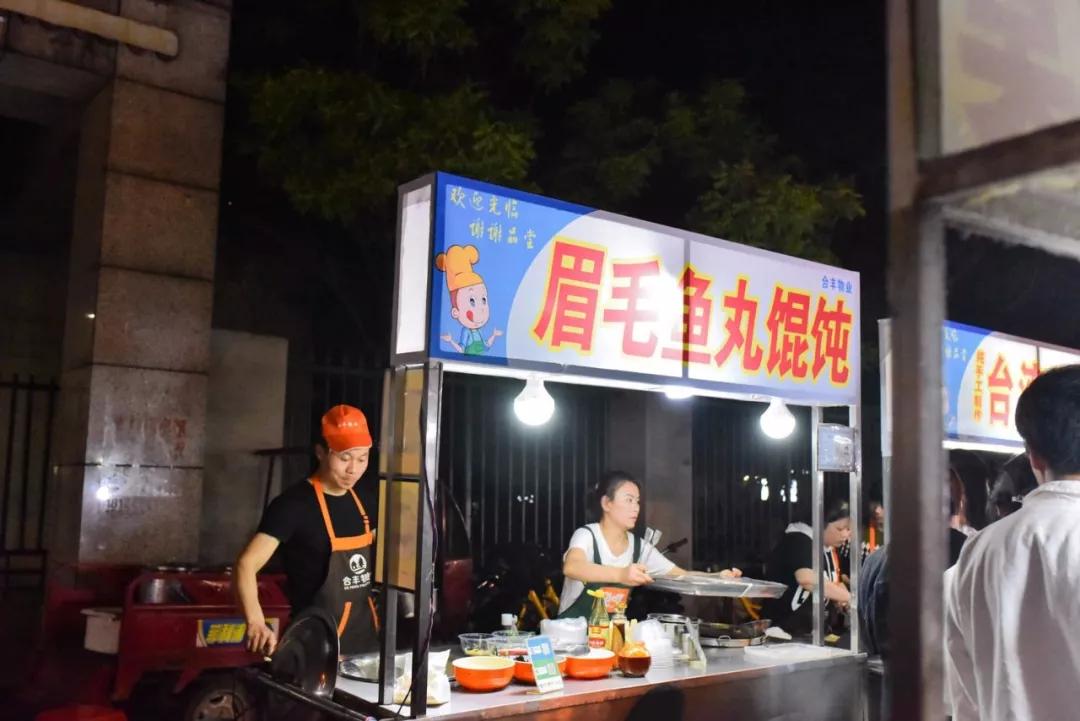 合肥安农大美食一条街是哪个门,合肥人气最旺的小吃街夜吃