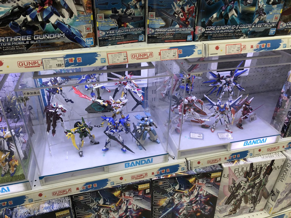 后浪一掷千金追潮玩：哥买的不是玩具，是寄托