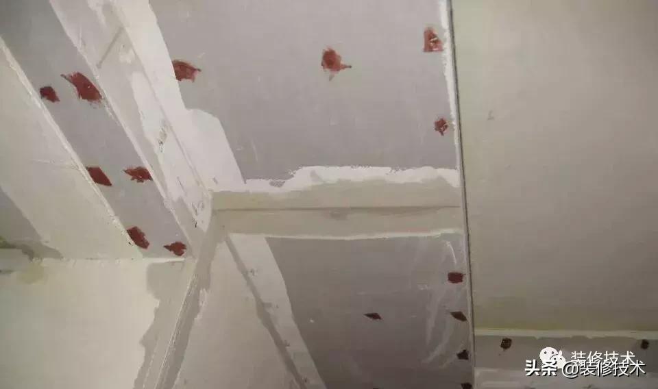 石膏板吊顶乳胶漆开裂怎么处理,石膏板吊顶怎样刮腻子不开裂