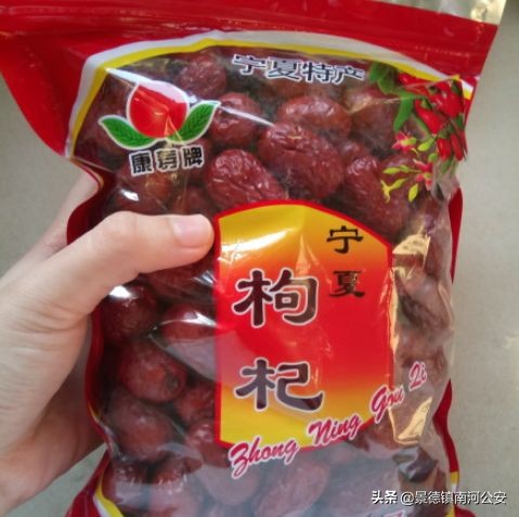 高价抢到口罩,结果打开一看愣了,还有这些似曾相识的东西你见过吗?