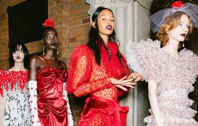 明星参加时装周的着装图片,揭秘明星扎堆时装周